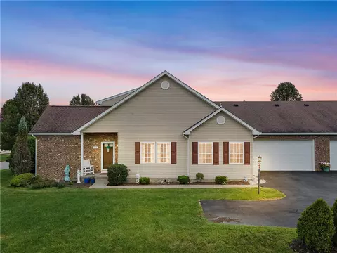 106 Clearwater Dr, Ellwood City, PA 16117