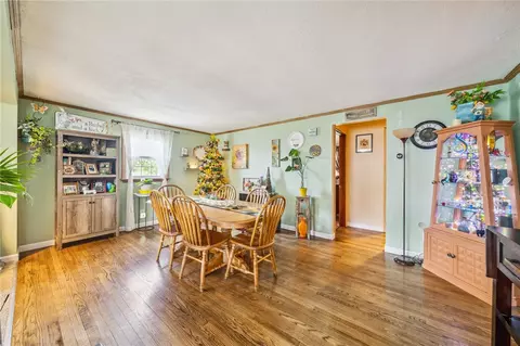 Dining - 2060 Guffey, North Huntingdon, PA 15642 photo 1 of 3
