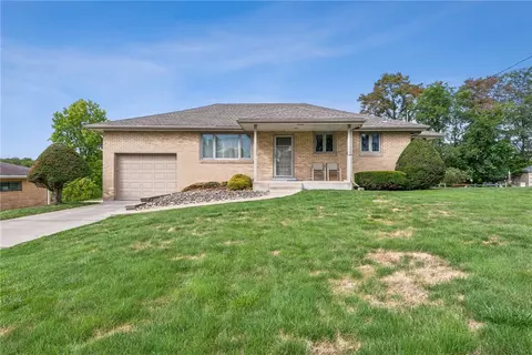 2480 Lynnrose Dr, Irwin, PA 15642