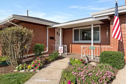 5454 Sagebrush Dr, Pittsburgh, PA 15236