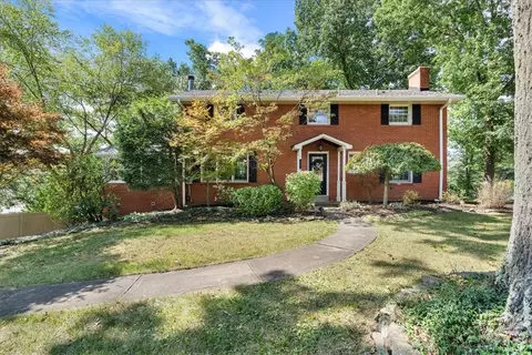 111 W Edgewood Dr, Mcmurray, PA 15317