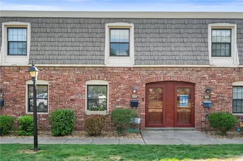 702 Carriage Cir, Pittsburgh, PA 15205