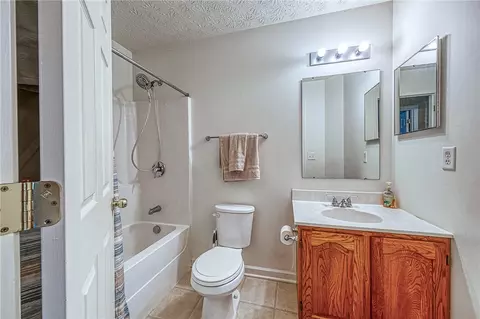 Bath - 6466 Lindsey Ln, Export, PA 15632 photo 5 of 5