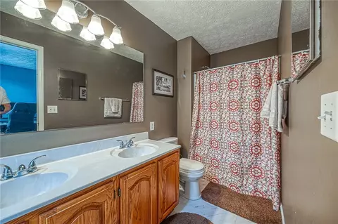 Bath - 6466 Lindsey Ln, Export, PA 15632 photo 2 of 5