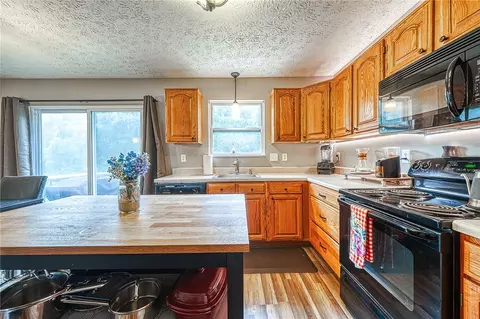 Kitchen - 6466 Lindsey Ln, Export, PA 15632 photo 2 of 2