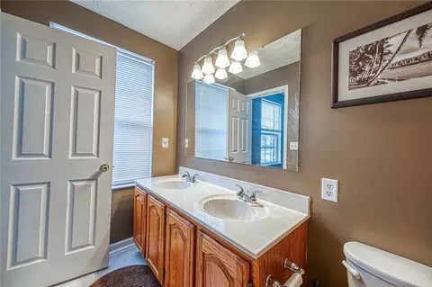 Bath - 6466 Lindsey Ln, Export, PA 15632 photo 3 of 5