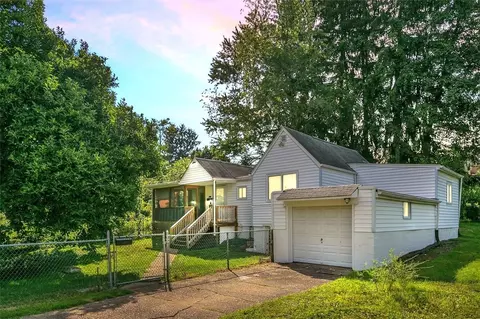 331 Woodhaven Dr, Monroeville, PA 15146