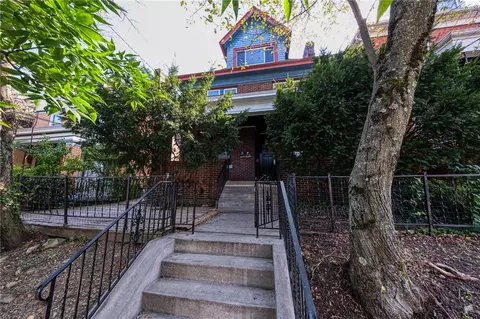 976 Greenfield Ave, Pittsburgh, PA 15217