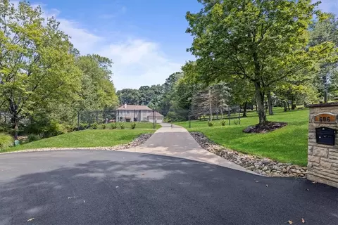 606 Golden Oaks Ln, Pittsburgh, PA 15237