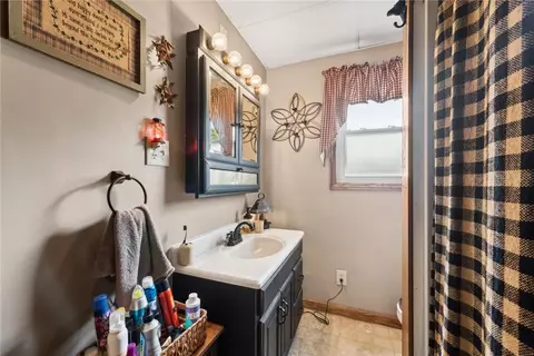 1661 Dime Rd, Vandergrift, PA 15690 photo 13