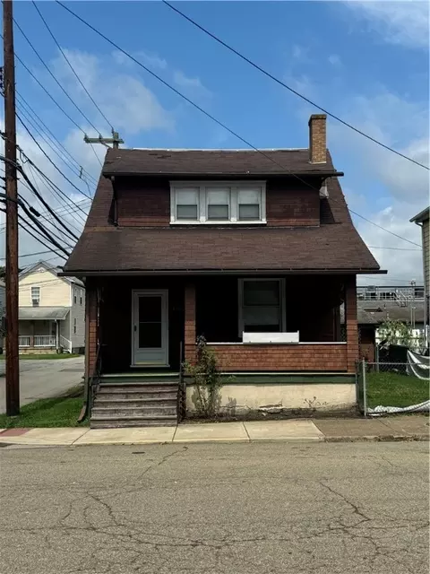 401 6th St, New Brighton, PA 15066