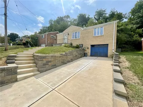 3236 Overlook Dr, Mckeesport, PA 15133