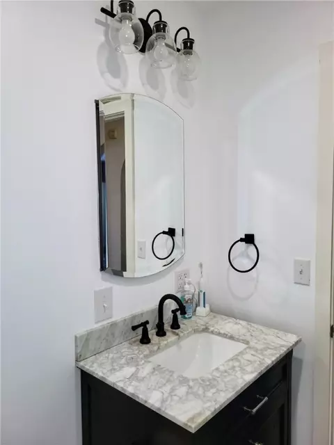 Bath - 628 Grange Dr, Apollo, PA 15613 photo 1 of 3