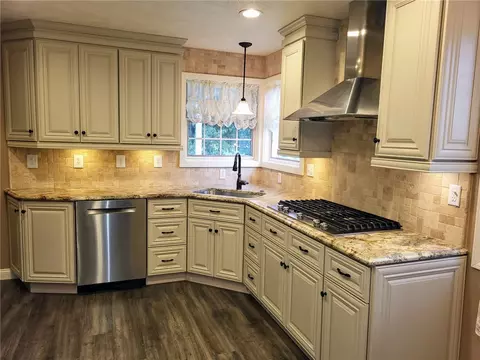 Kitchen - 628 Grange Dr, Apollo, PA 15613 photo 7 of 9