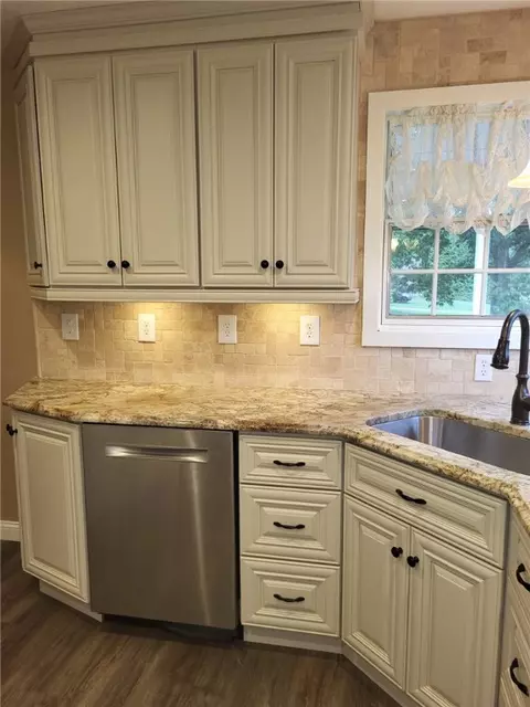 Kitchen - 628 Grange Dr, Apollo, PA 15613 photo 3 of 9