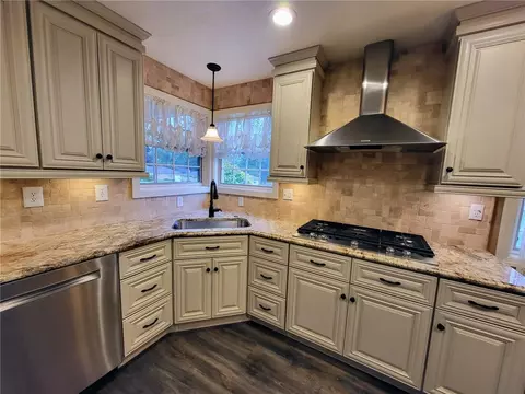 Kitchen - 628 Grange Dr, Apollo, PA 15613 photo 6 of 9