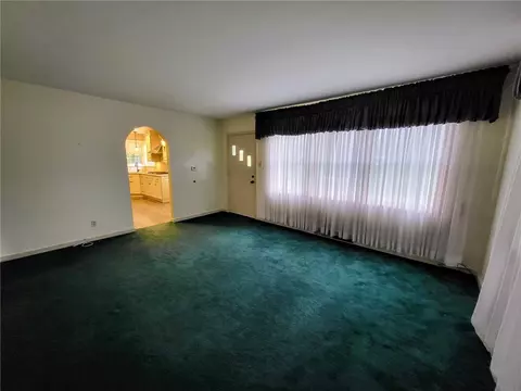 Living - 628 Grange Dr, Apollo, PA 15613 photo 3 of 5