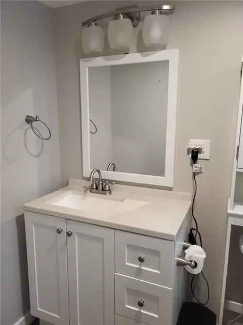 Bath - 628 Grange Dr, Apollo, PA 15613 photo 3 of 3