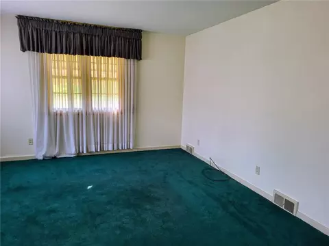 Living - 628 Grange Dr, Apollo, PA 15613 photo 4 of 5