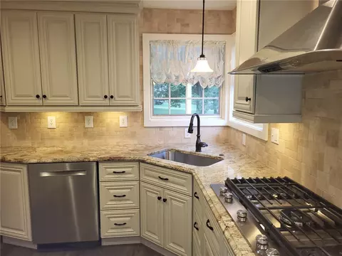 Kitchen - 628 Grange Dr, Apollo, PA 15613 photo 1 of 9