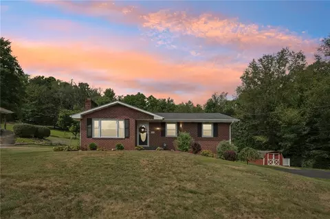 113 Pinecrest Dr, Beaver Falls, PA 15010