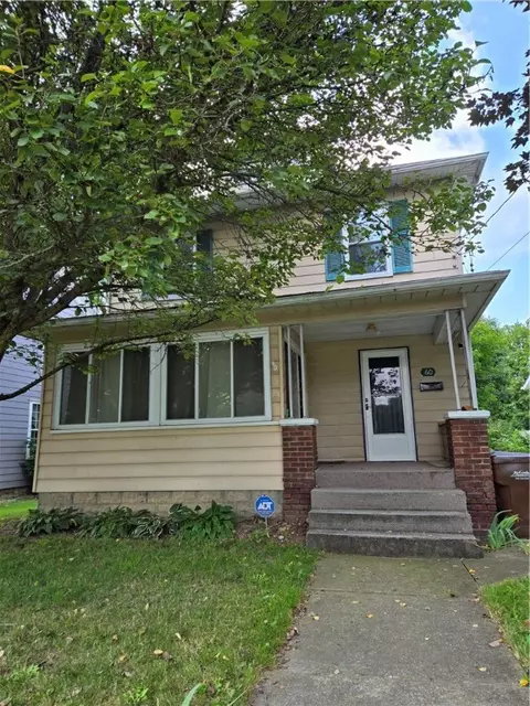 60 Flowers Ave, Sharon, PA 16146