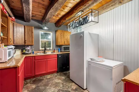 Kitchen - 368 Echo Rdg, Apollo, PA 15613 photo 1 of 3