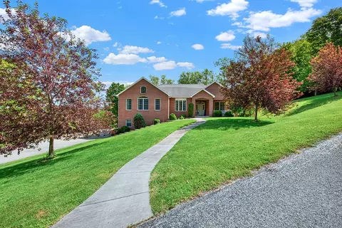 832 Forbes Dr, Ligonier, PA 15658