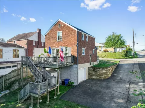 3301 Circle Dr, Pittsburgh, PA 15227 photo 3