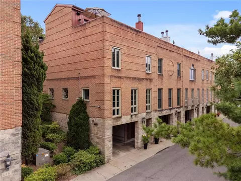 114 N Woodland Rd, Pittsburgh, PA 15232