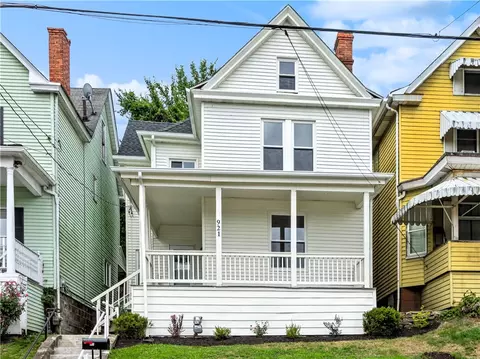 921 Thompson Ave, Donora, PA 15033