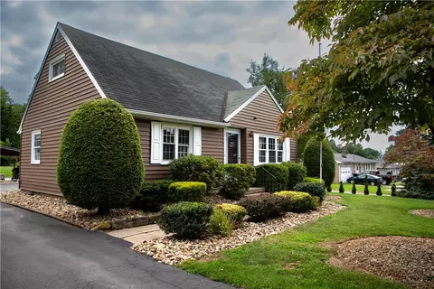 1302 Old Princeton Rd, New Castle, PA 16101