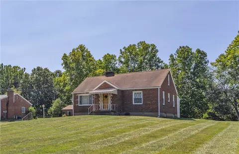 109 Hemlock Dr, Canonsburg, PA 15317