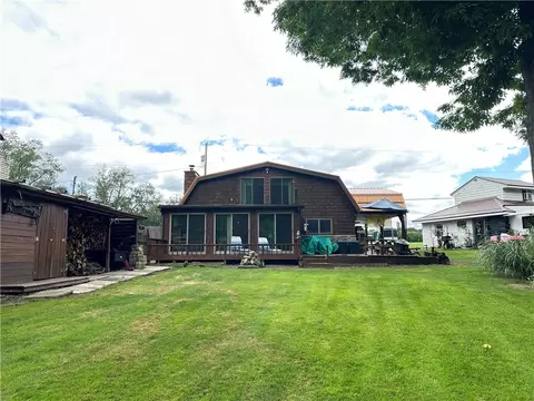 210 Lichanec Dr, Ford City, PA 16226