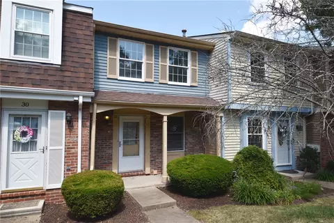 32 Shadow Dr, Pittsburgh, PA 15227
