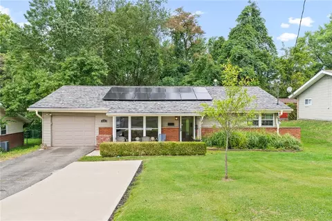 815 Garden City, Monroeville, PA 15146