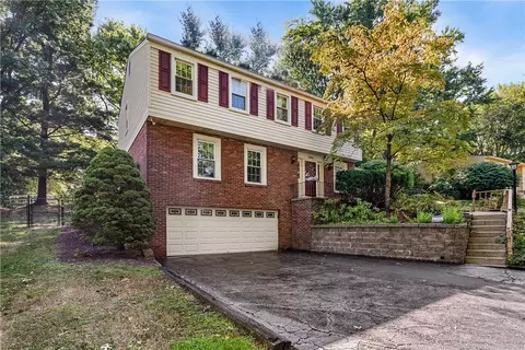2699 Locust Dr, Pittsburgh, PA 15241