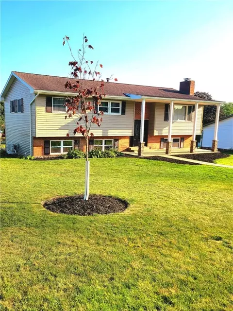 905 Harvest Ln, Indiana, PA 15701