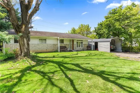 84 Robinhood Dr, Cranberry Township, PA 16066