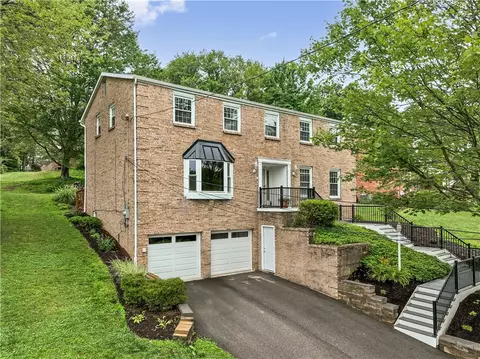 9666 Canterbury Dr, Allison Park, PA 15101