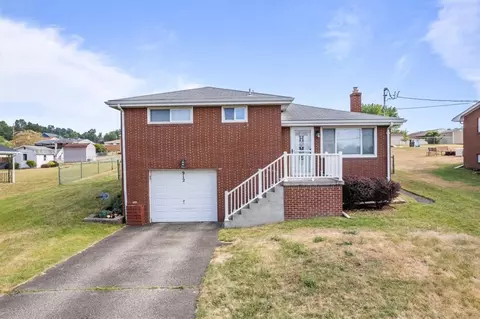 912 Mcgovern Rd, Houston, PA 15342