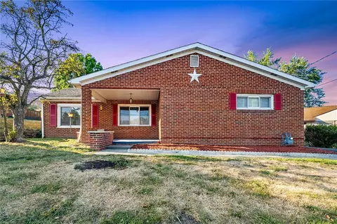 1751 The Cir, Washington, PA 15301