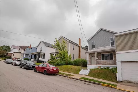 511 Lowell St, Vandergrift, PA 15690 photo 5