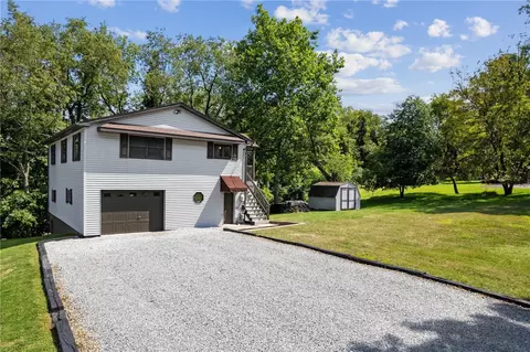 1093 Sunview Ave, Jeannette, PA 15644
