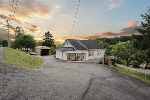 425 Cherry Ave, Houston, PA 15342