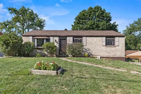 572 Rainier Dr, Plum, PA 15239