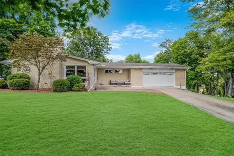 6 Marie Dr, Charleroi, PA 15022