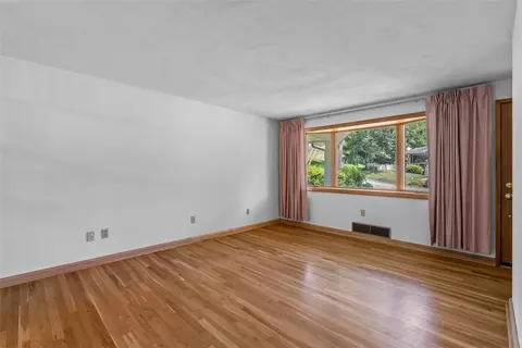 9840 Don Dr, Irwin, PA 15642 photo 10