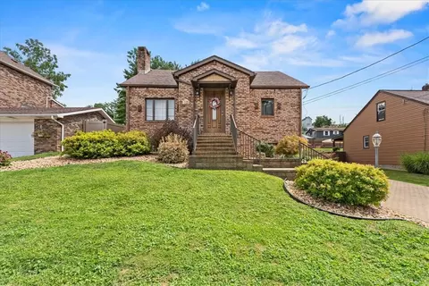 1120 Thompson St, Jeannette, PA 15644