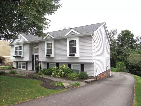 417 Rampart Blvd, New Kensington, PA 15068